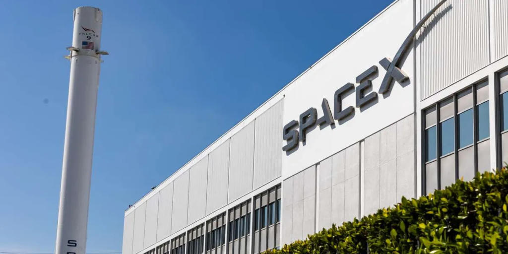 Featured image for Elon Musk Merges SpaceX With xAI at $1.25 Trillion Valuation